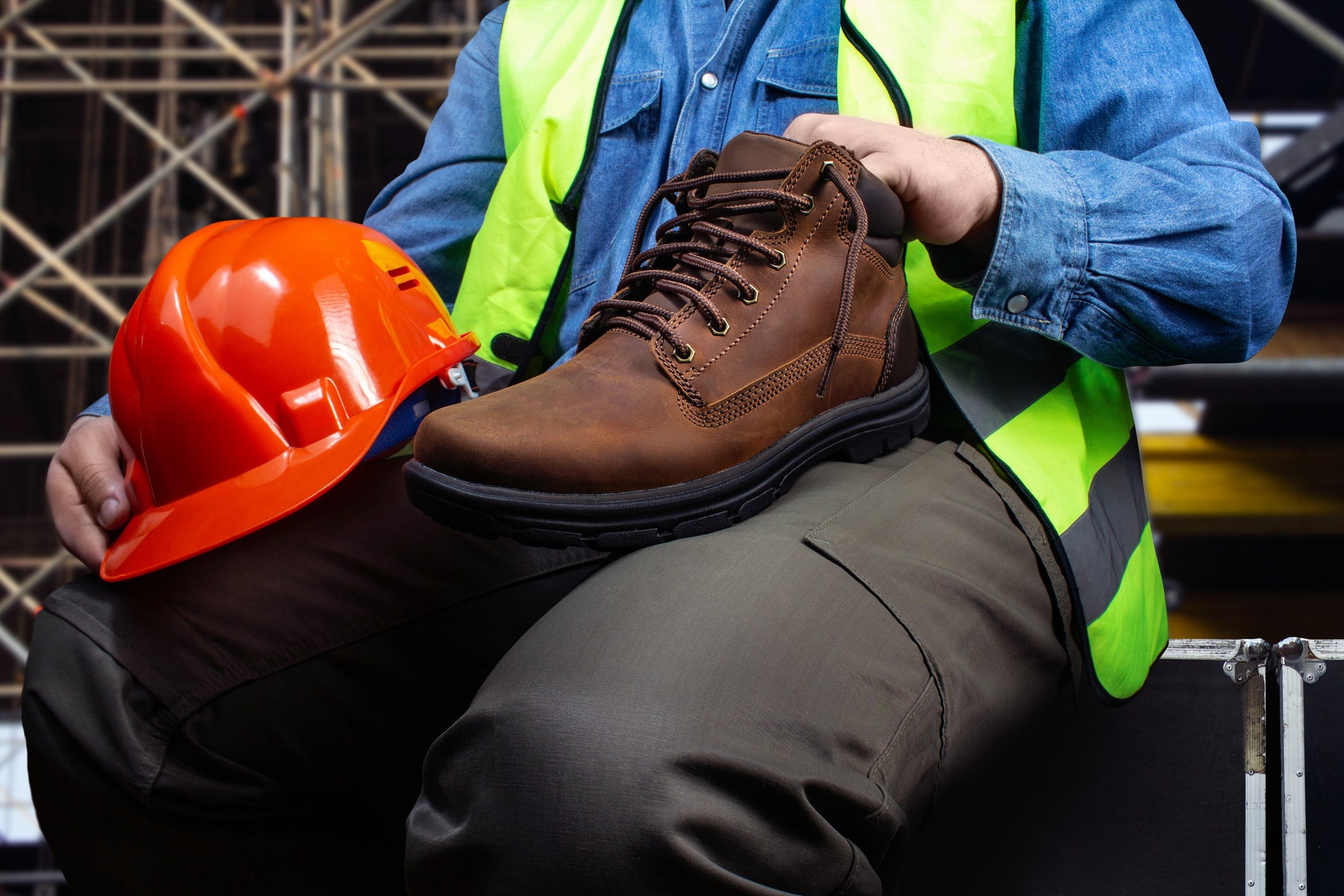 Choosing the Right Safety Footwear for Industrial Environments (2025 Guide)