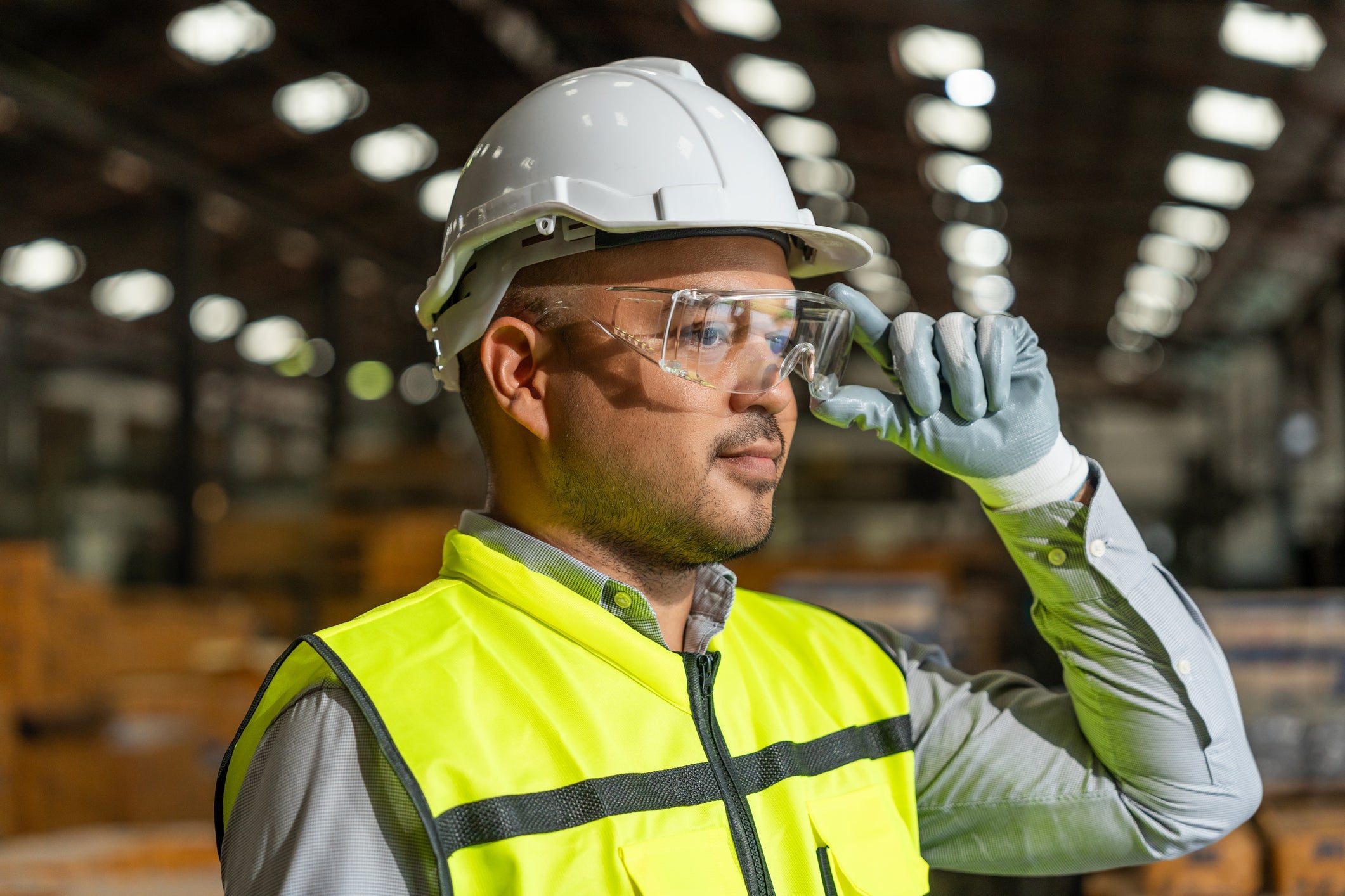 Choosing the Right Safety Glasses: Anti-Fog, Polarized, and ANSI Z87.1 Explained