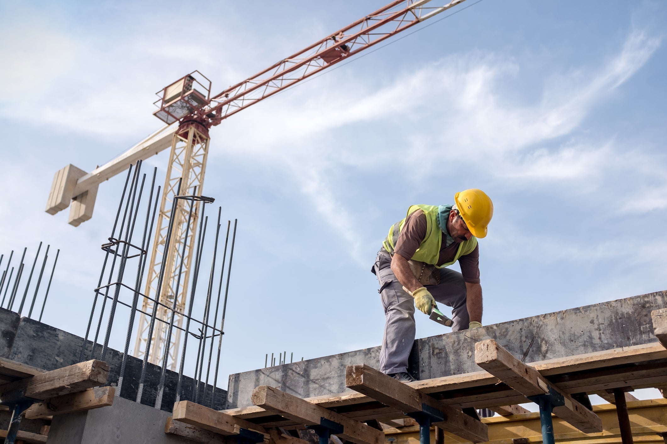 When Should You Replace Your Hard Hat? Warning Signs & Safety Tips