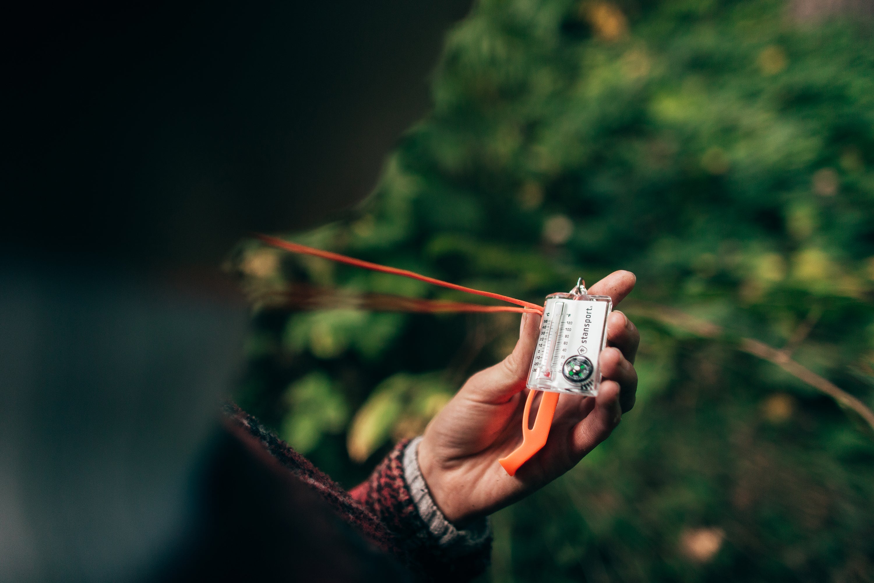 Zipper Pull Thermometer And Compass