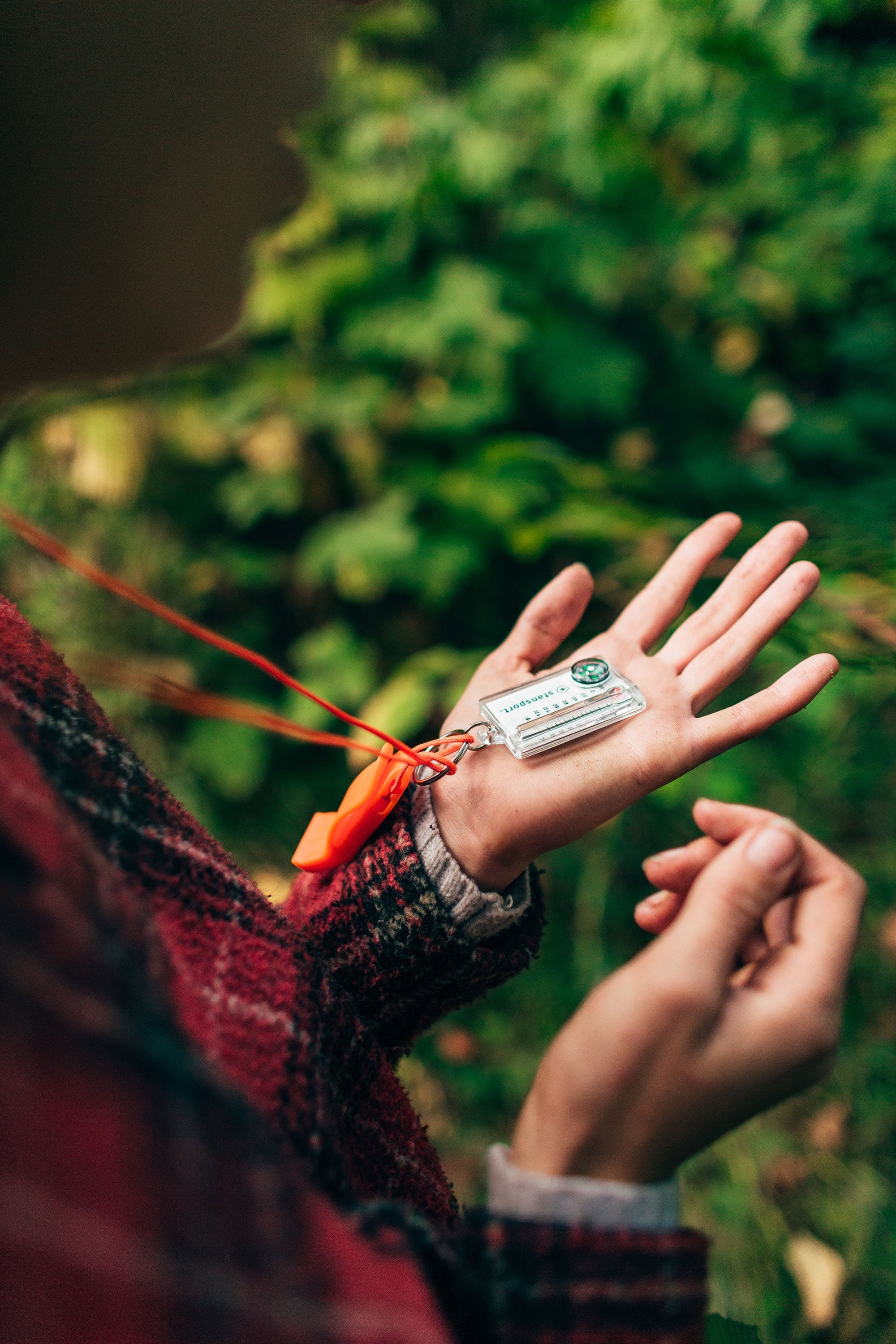 Zipper Pull Thermometer And Compass