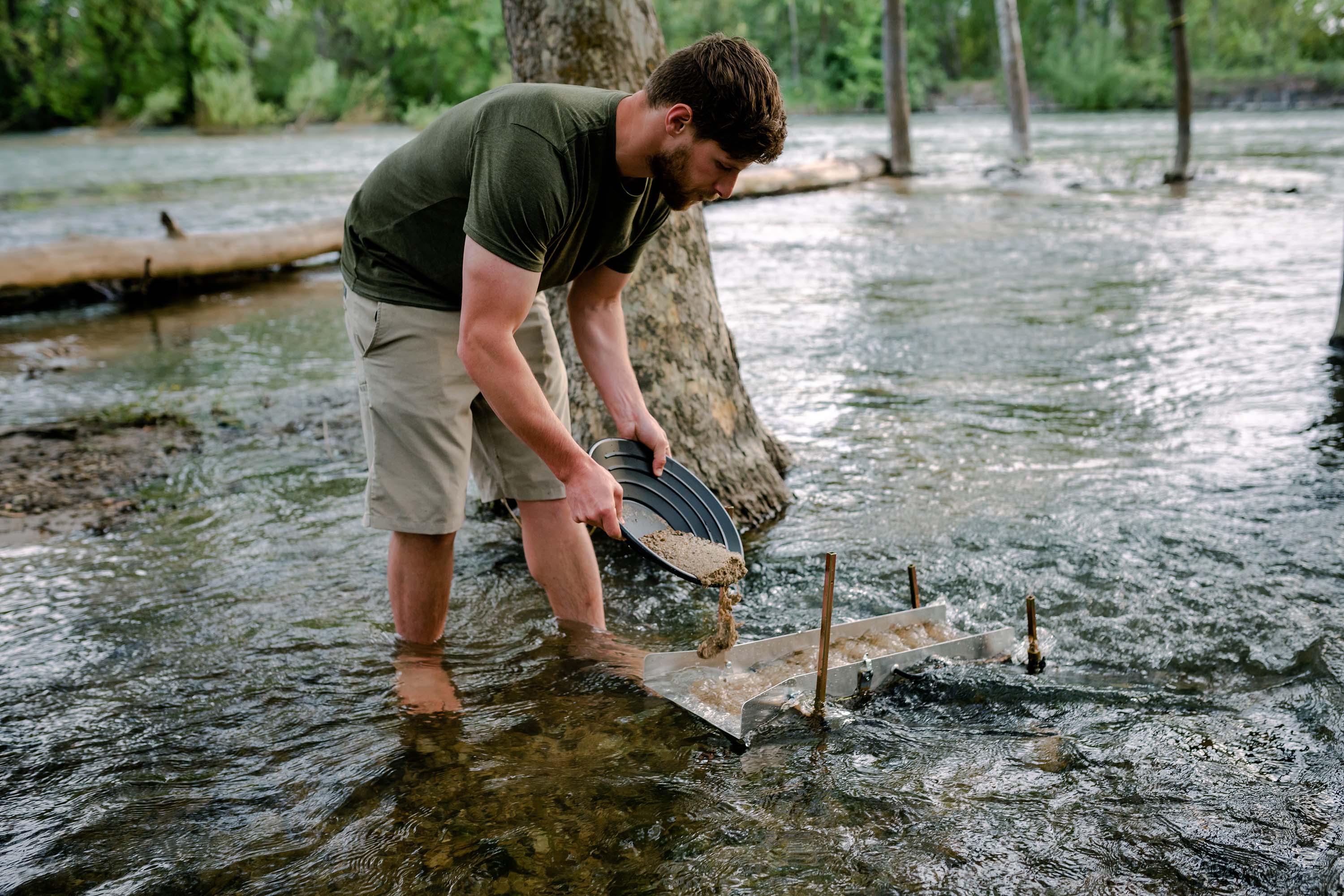 Yukon Deluxe Gold Panning Kit With Pick
