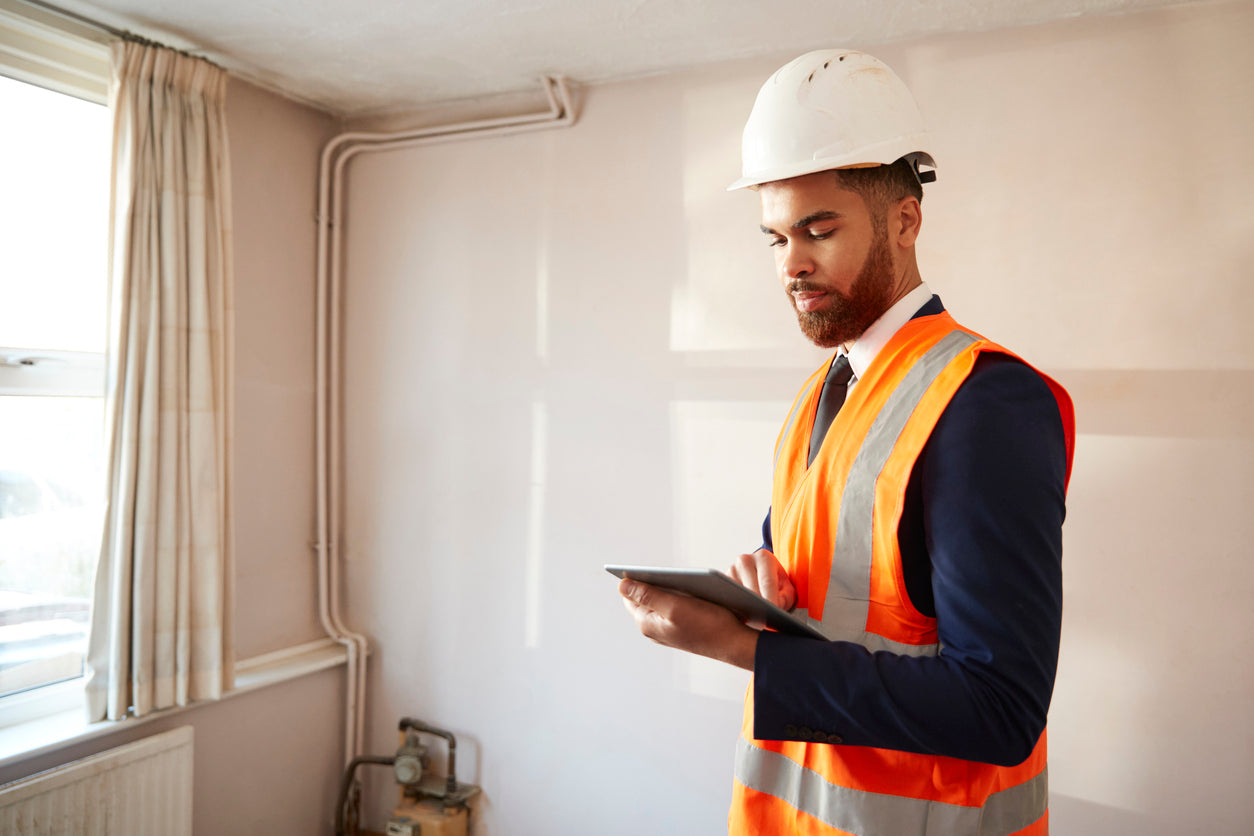 Choosing the Right Surveyor Safety Vest: Regulations, Classes, and Key Features for Maximum Protection