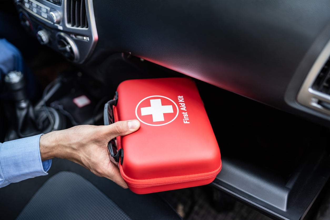 Why Every Car Should Carry Car Emergency Kits & Supplies