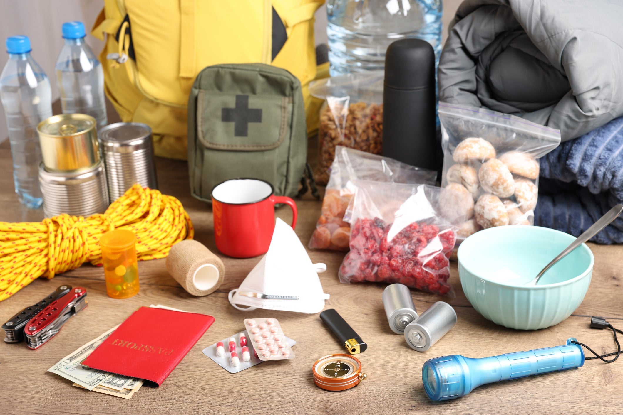 Emergency Stuff Comprehensive Guide to Emergency Survival Kits: Types and Essential Co