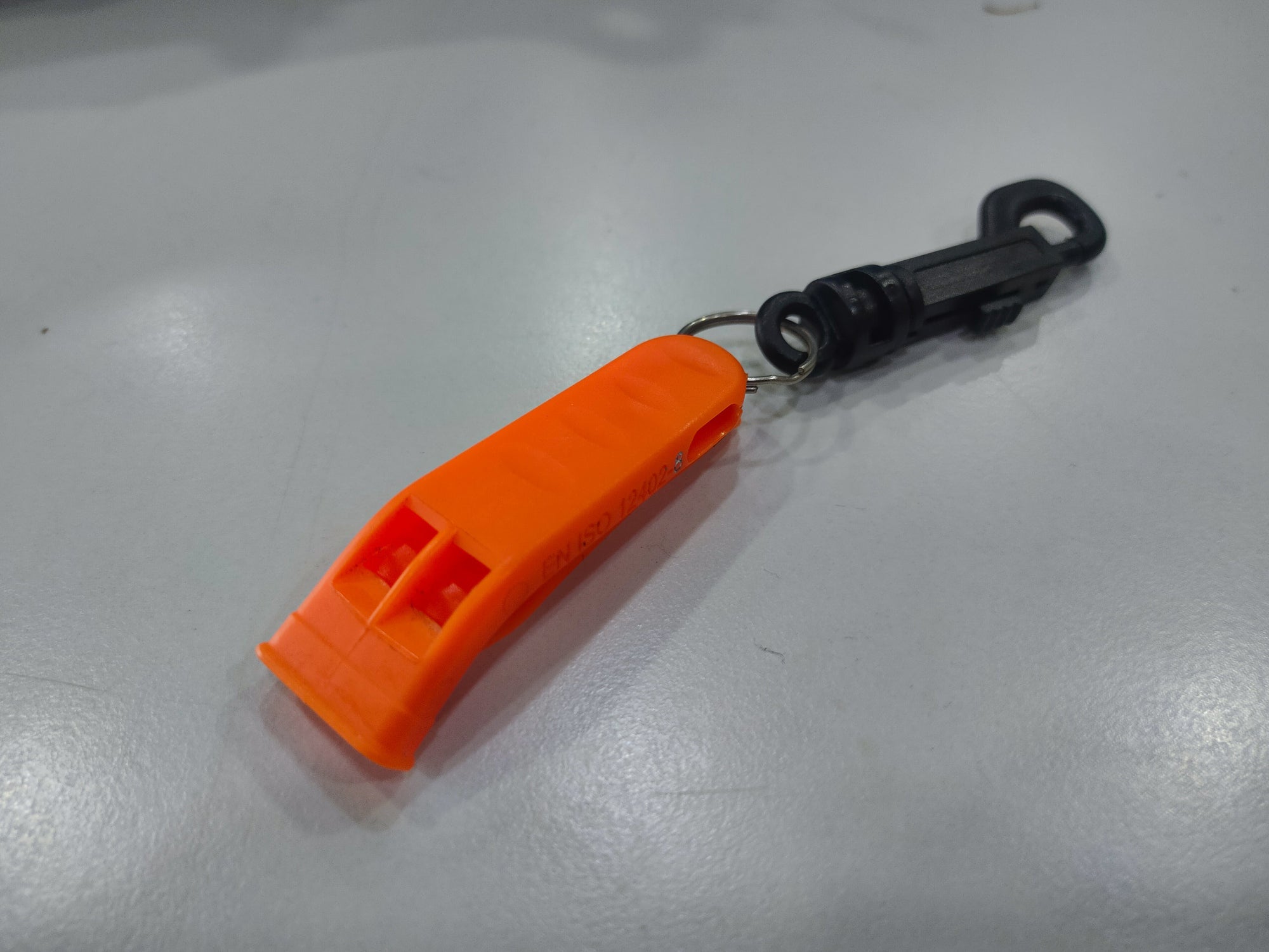 Best Emergency Whistles, Mirrors, and Signal Devices for Search and Rescue (2025 Guide)